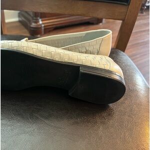 Trotters Liz Loafers in White smoke, free and pet free home